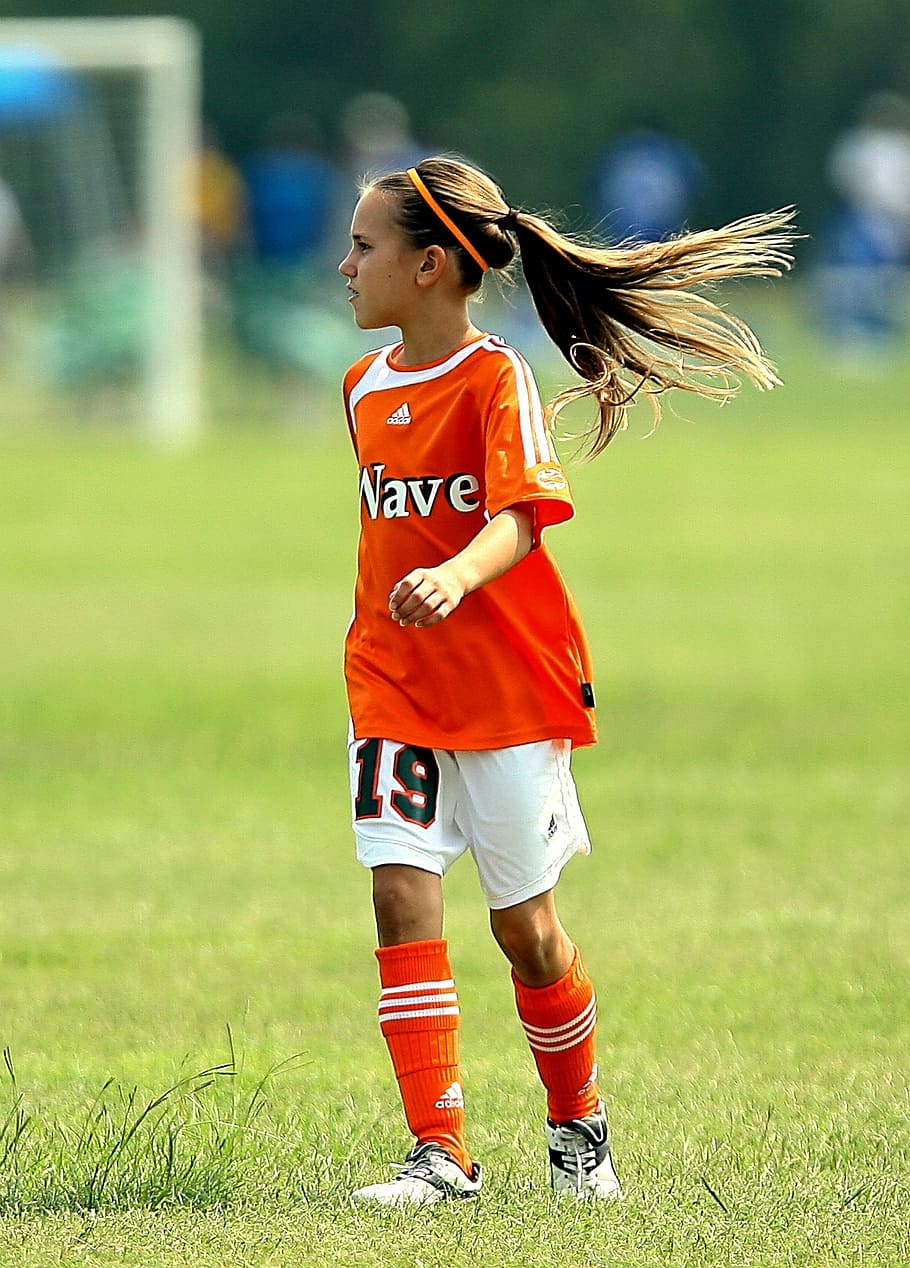 Girl On Grass Field, Soccer, Player, Football, Sport, - Girls Wearing Soccer Jerseys - HD Wallpaper 