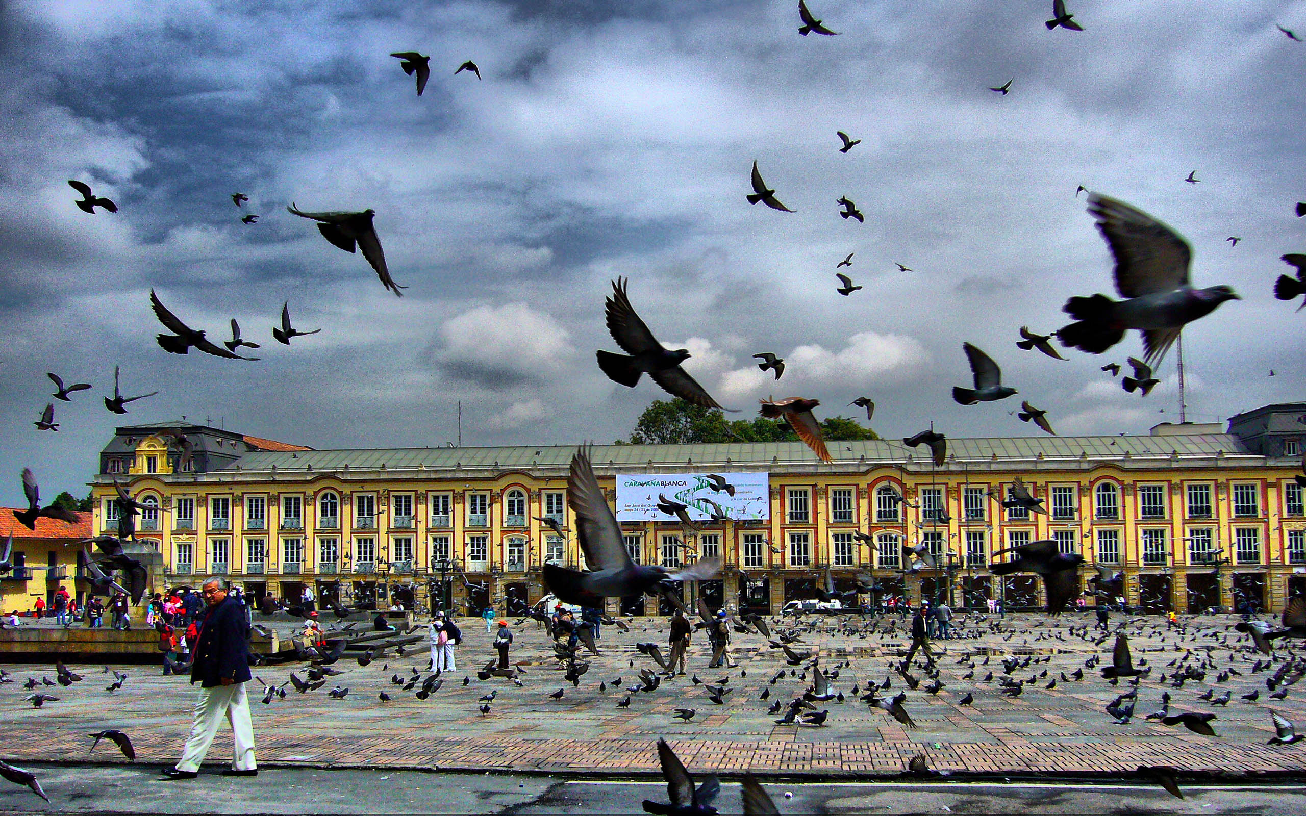 Liévano Building - HD Wallpaper 
