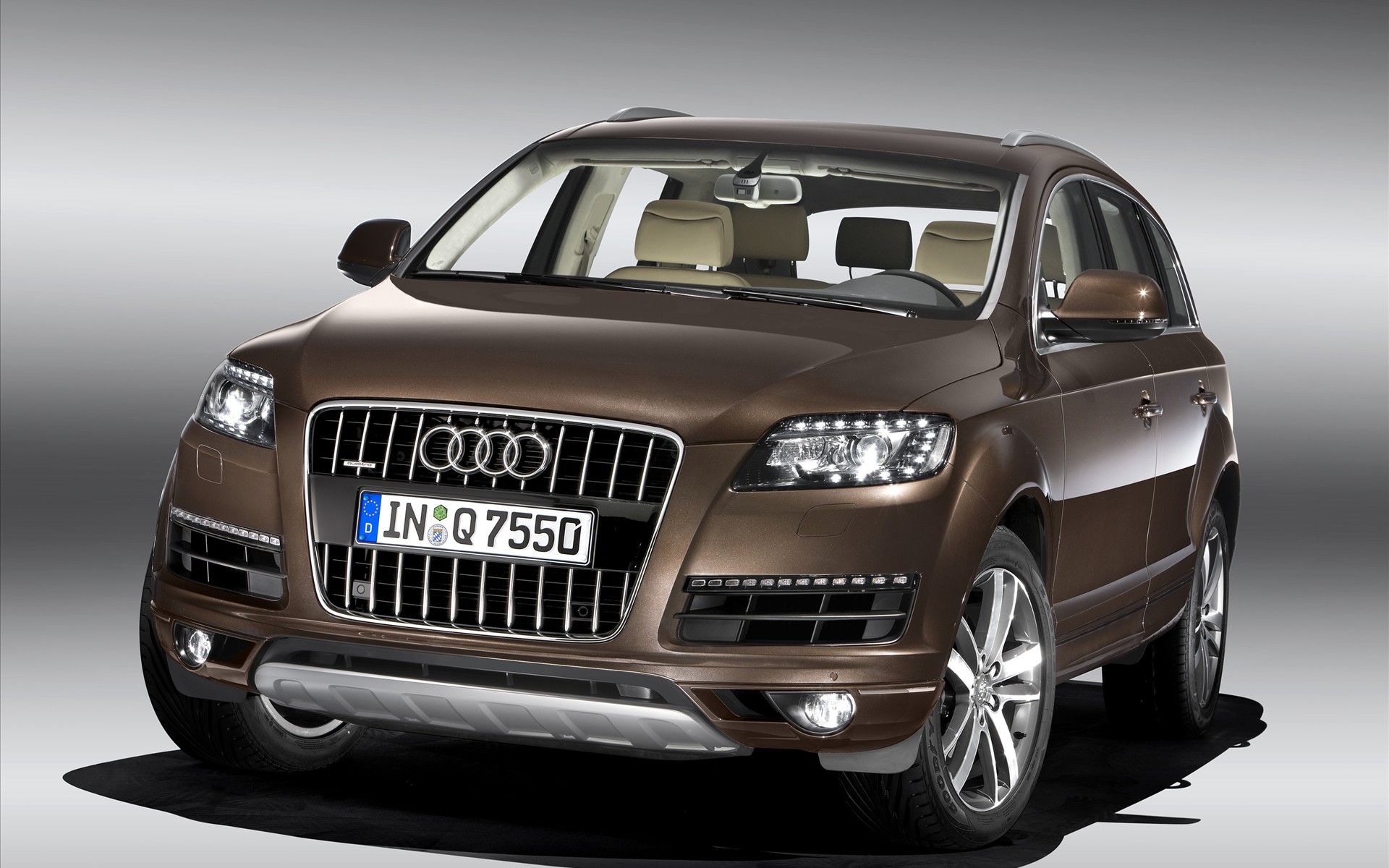 Audi Q7 2010 - HD Wallpaper 