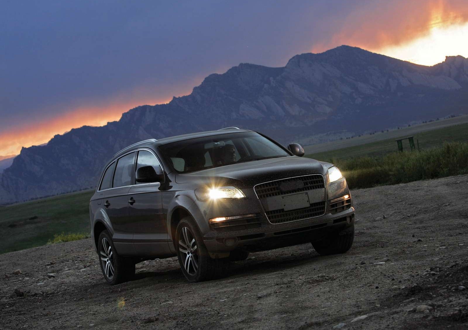 Audi Q7 - HD Wallpaper 