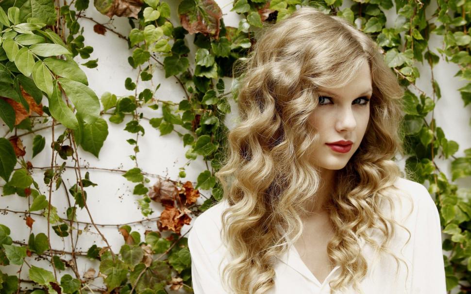 Attractive Beautiful Girl Wallpaper,taylor Swift Hd - Love Story Wallpaper Taylor Swift - HD Wallpaper 