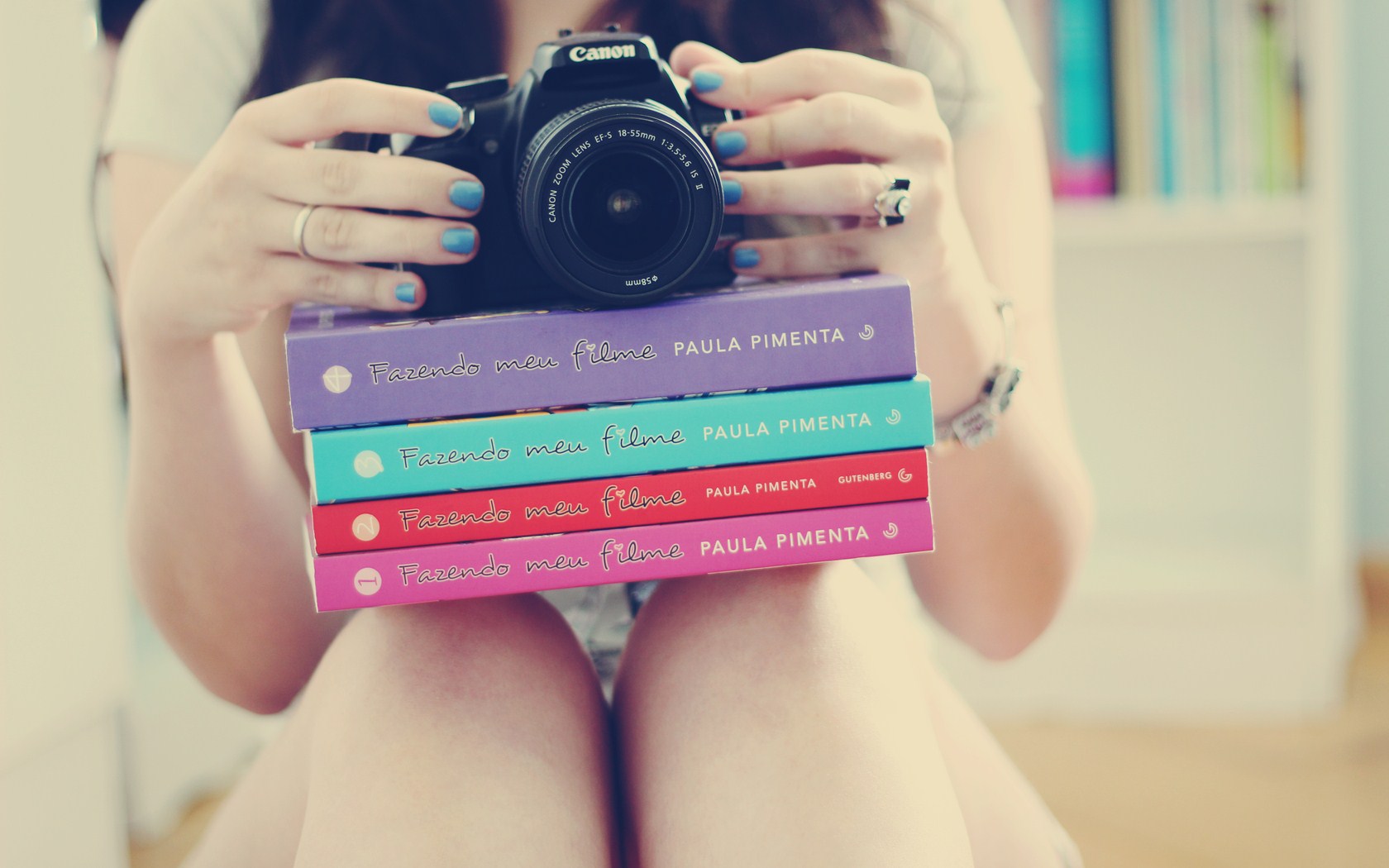 Girls With Camera Wallpapers Hd - HD Wallpaper 