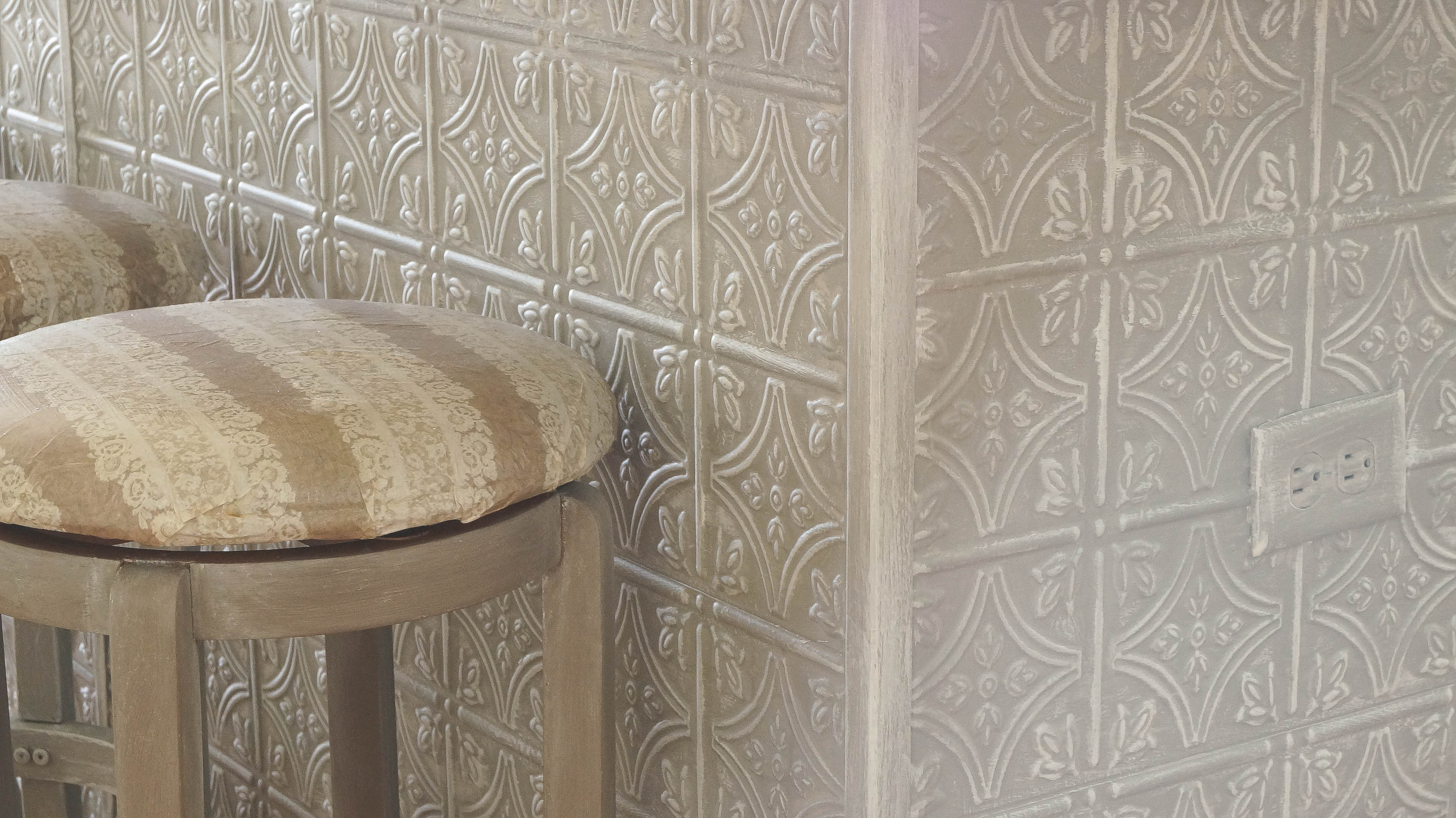 Faux Tin Ceiling Tiles Kitchen Island - Tiles On Kitchen Island - HD Wallpaper 