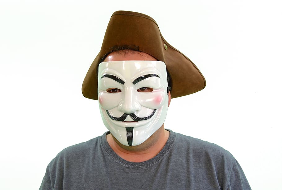 Person In Gray Crew Neck T Shirt Wearing Mask, Anonymous, - De Mascaras De Hater - HD Wallpaper 