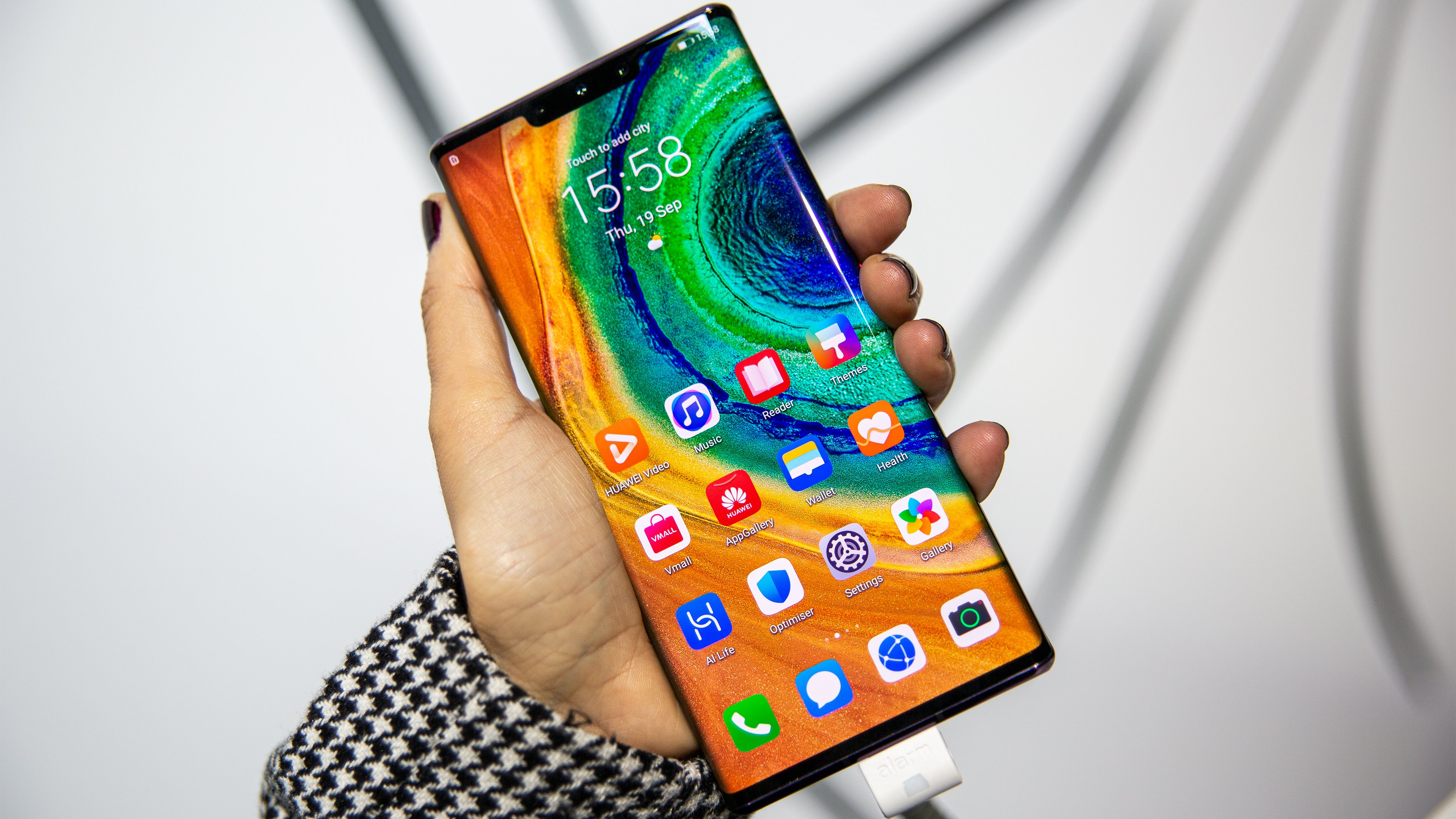 Huawei Mate 30 Pro Hands - HD Wallpaper 