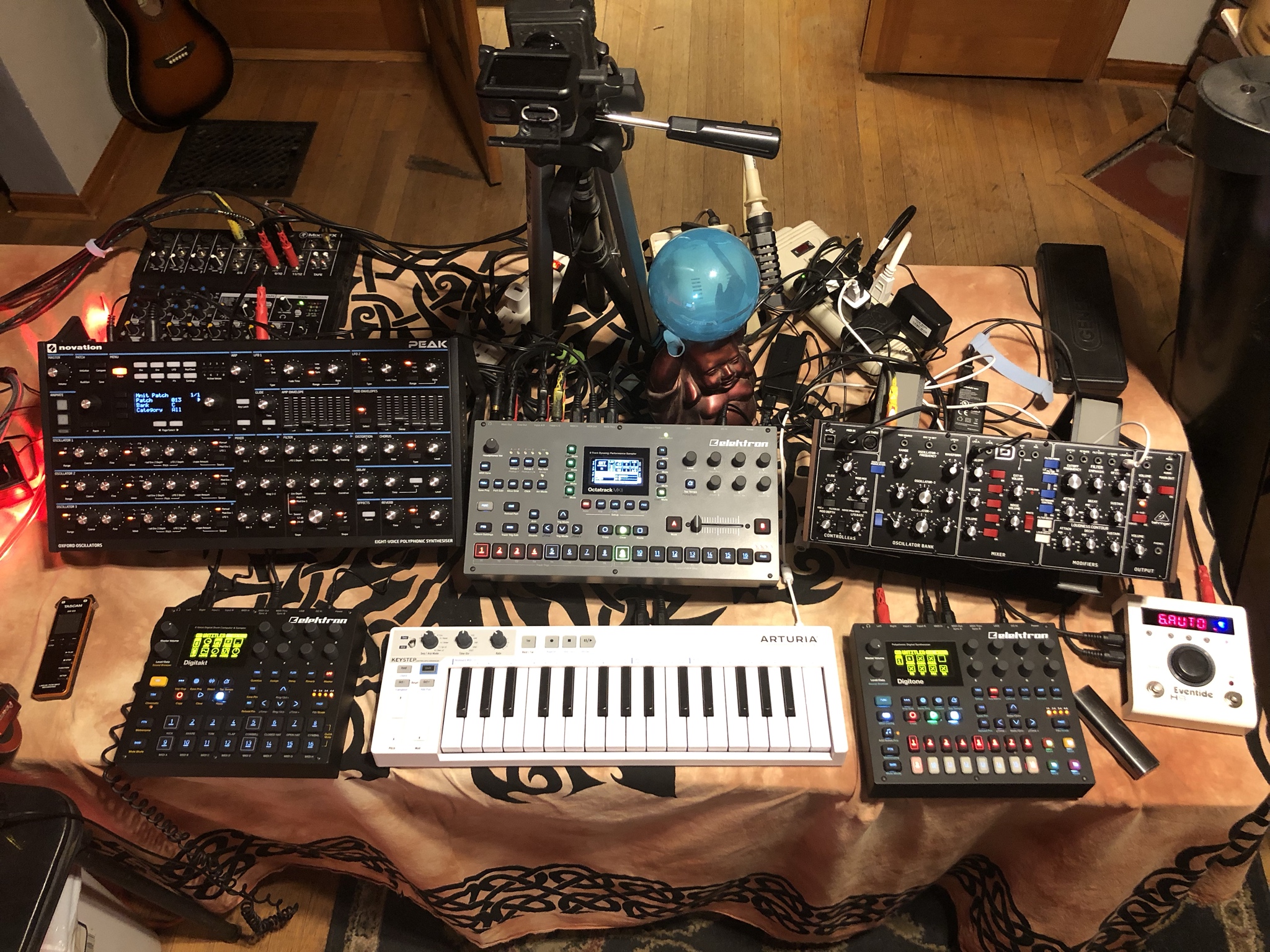 Analog Synthesizer - HD Wallpaper 