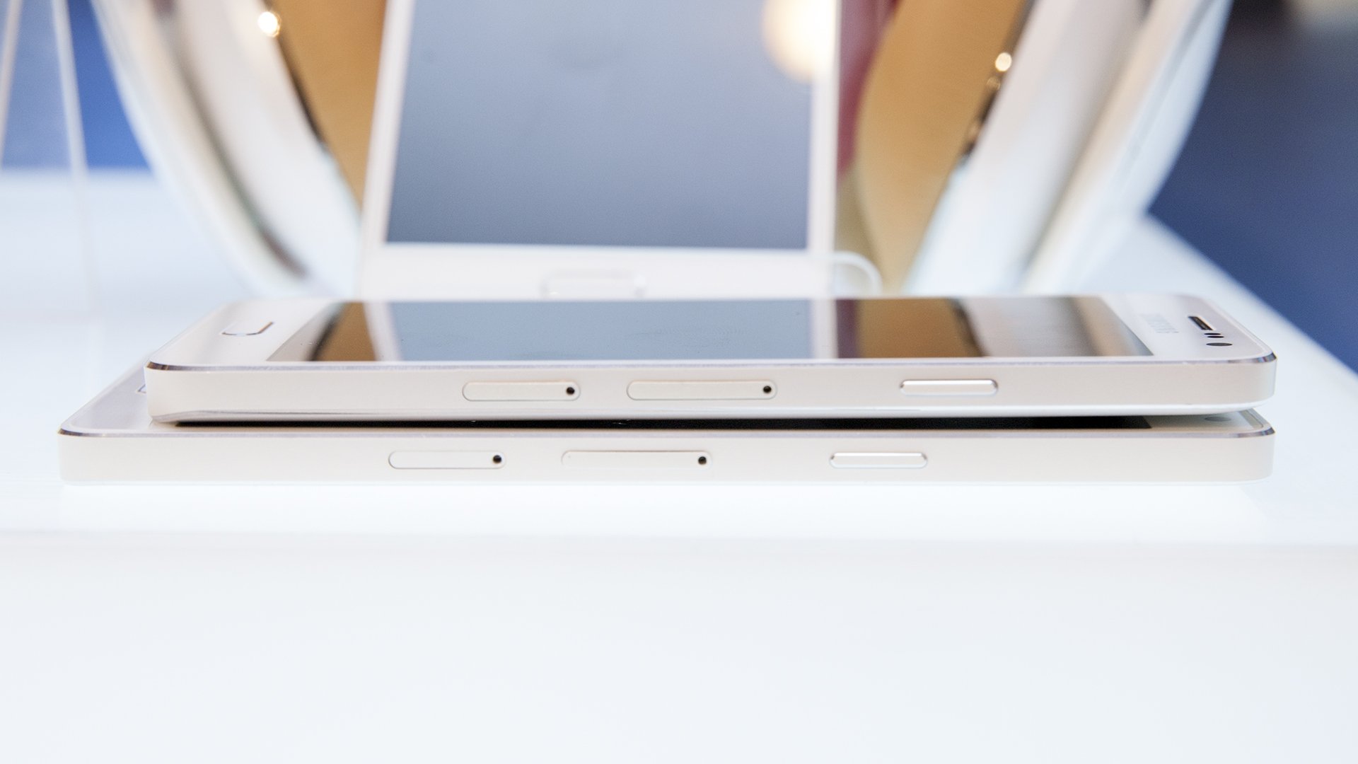 Samsung Galaxy A5 And Galaxy A3 - Netbook - HD Wallpaper 