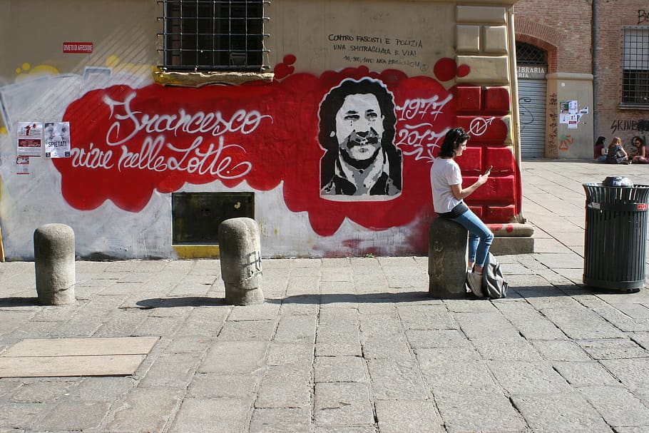 Grafitti, Girl, Mobile Phone, Urban, Woman, Wall, Artistic, - Street Art - HD Wallpaper 