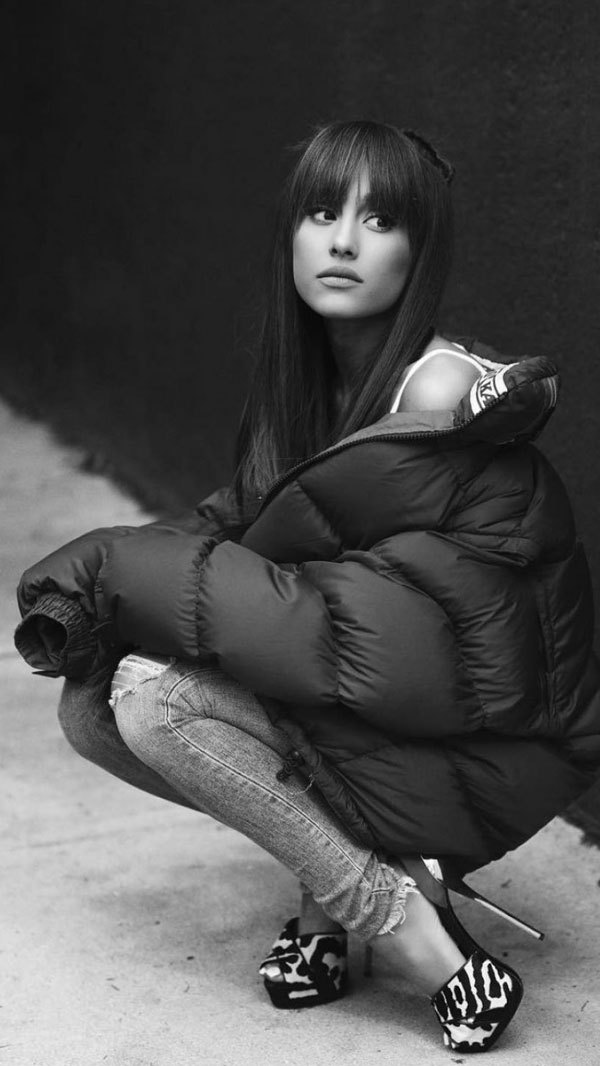 2017 Photoshoot Ariana Grande - HD Wallpaper 