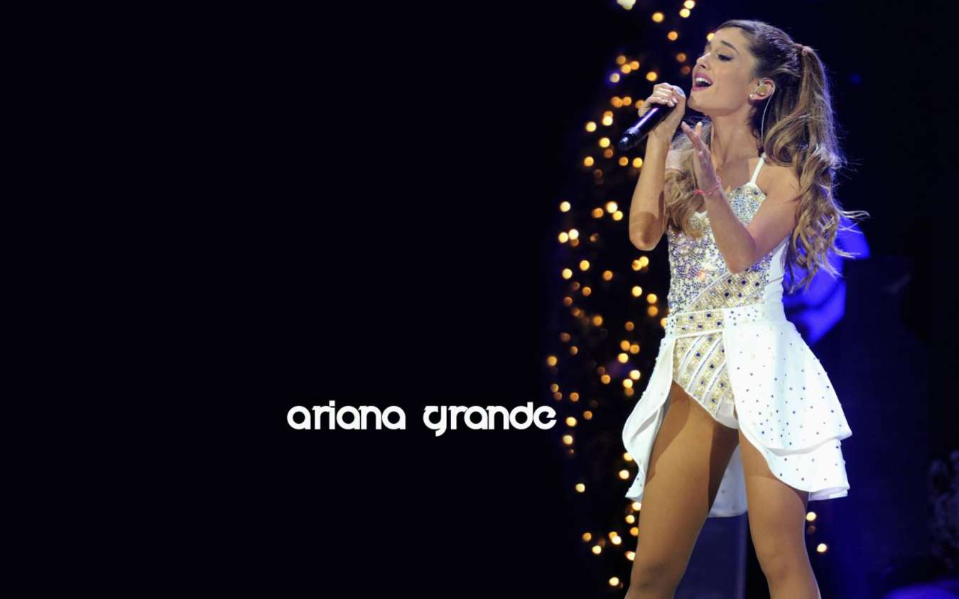 Ariana Grande 20 Hot Wallpapers - Ariana Grande Pose 1080p - HD Wallpaper 