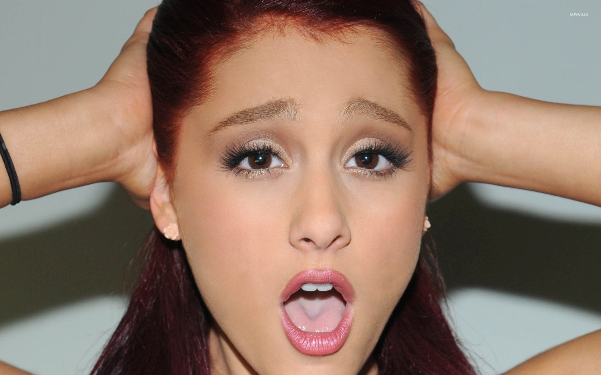 Ariana Grande Tongue - HD Wallpaper 