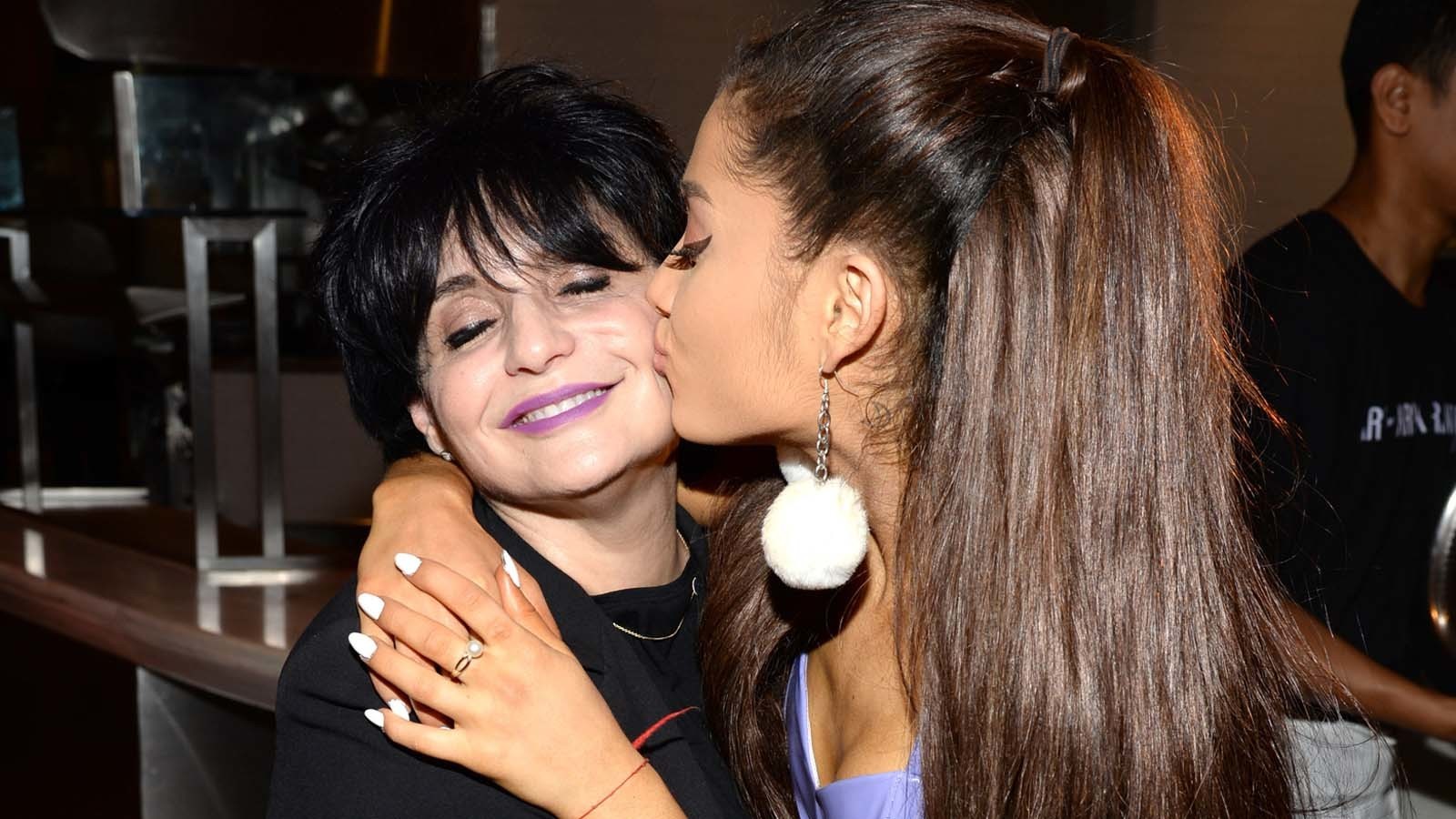 Joan Grande And Ariana Grande - HD Wallpaper 