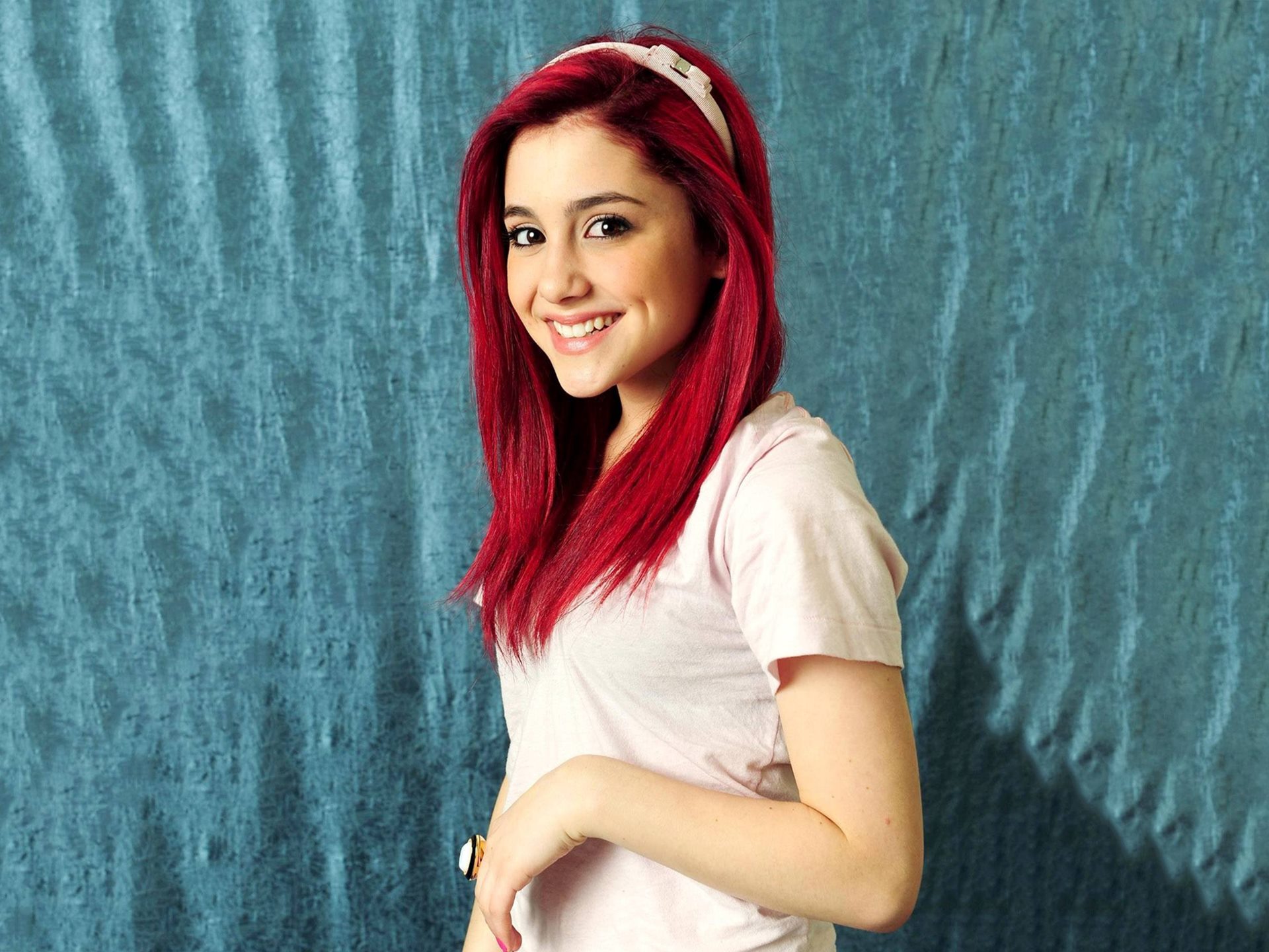 Victorious Cute Ariana Grande - HD Wallpaper 