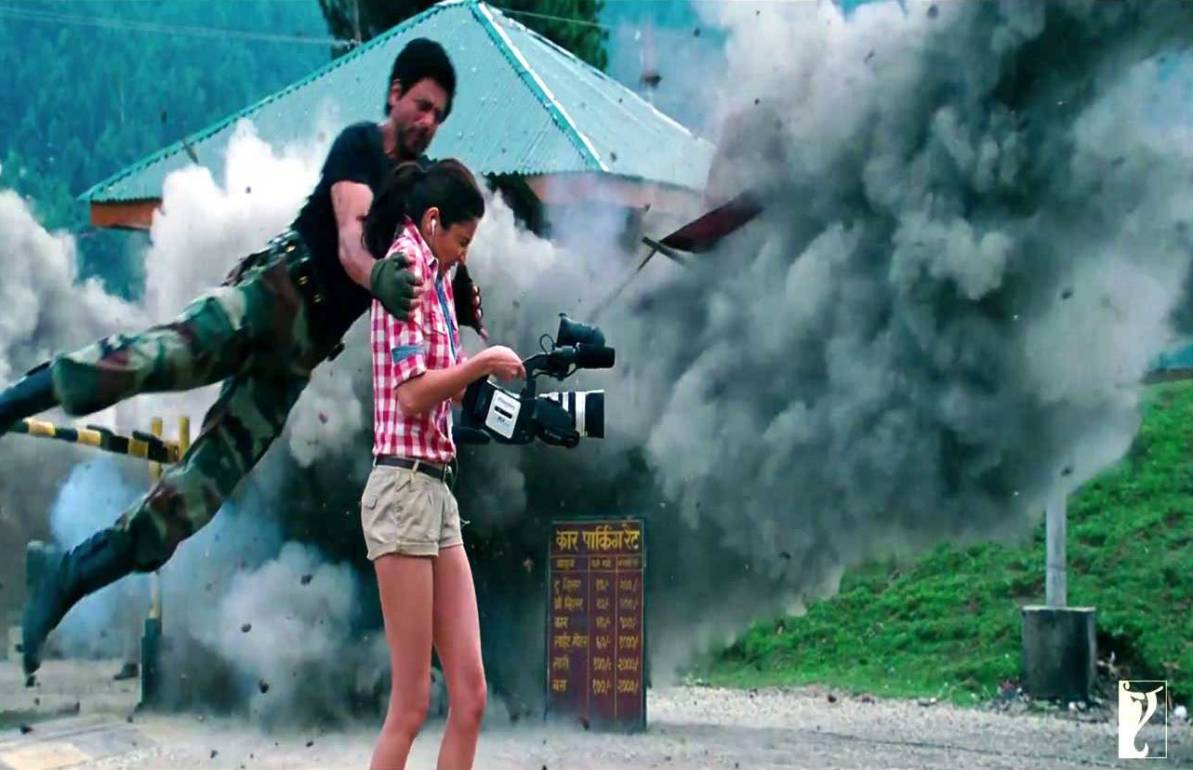 Jab Tak Hai Jaan Movie - Shahrukh Khan Body In Jab Tak Hai Jaan Fit - HD Wallpaper 