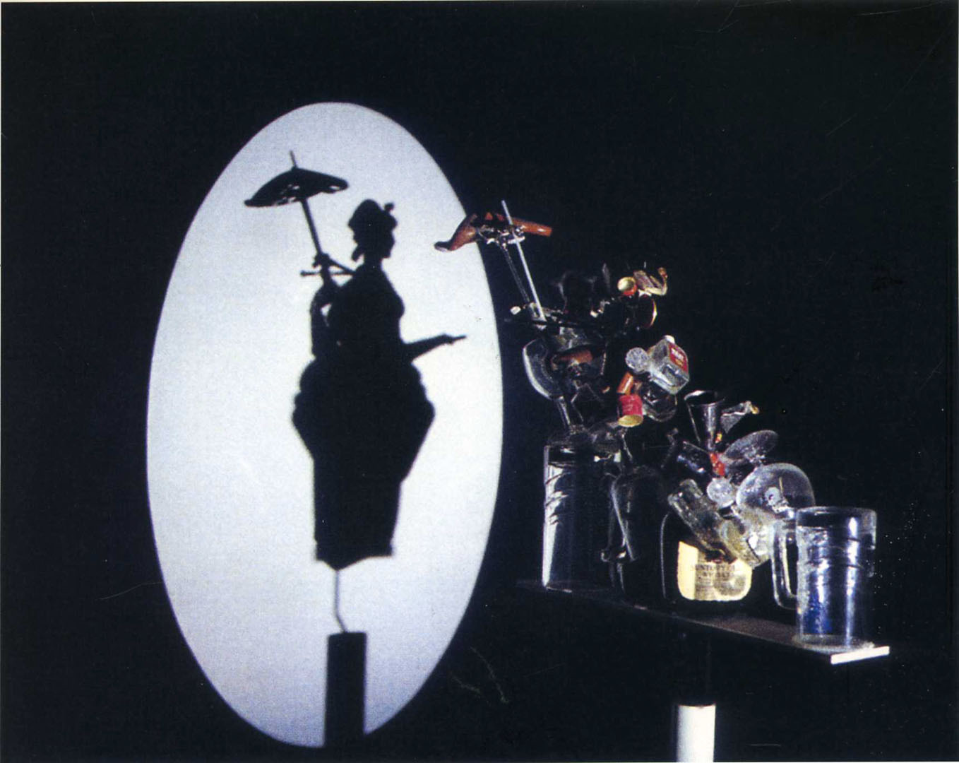Shadow Of A Geisha Girl - Lunch With A Helmet On Shigeo Fukuda - HD Wallpaper 