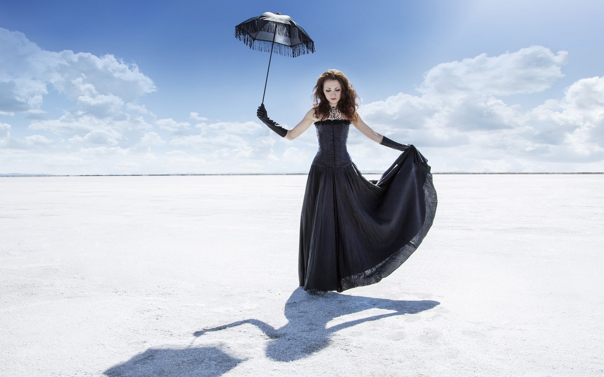 Woman With Umbrella Hd - HD Wallpaper 