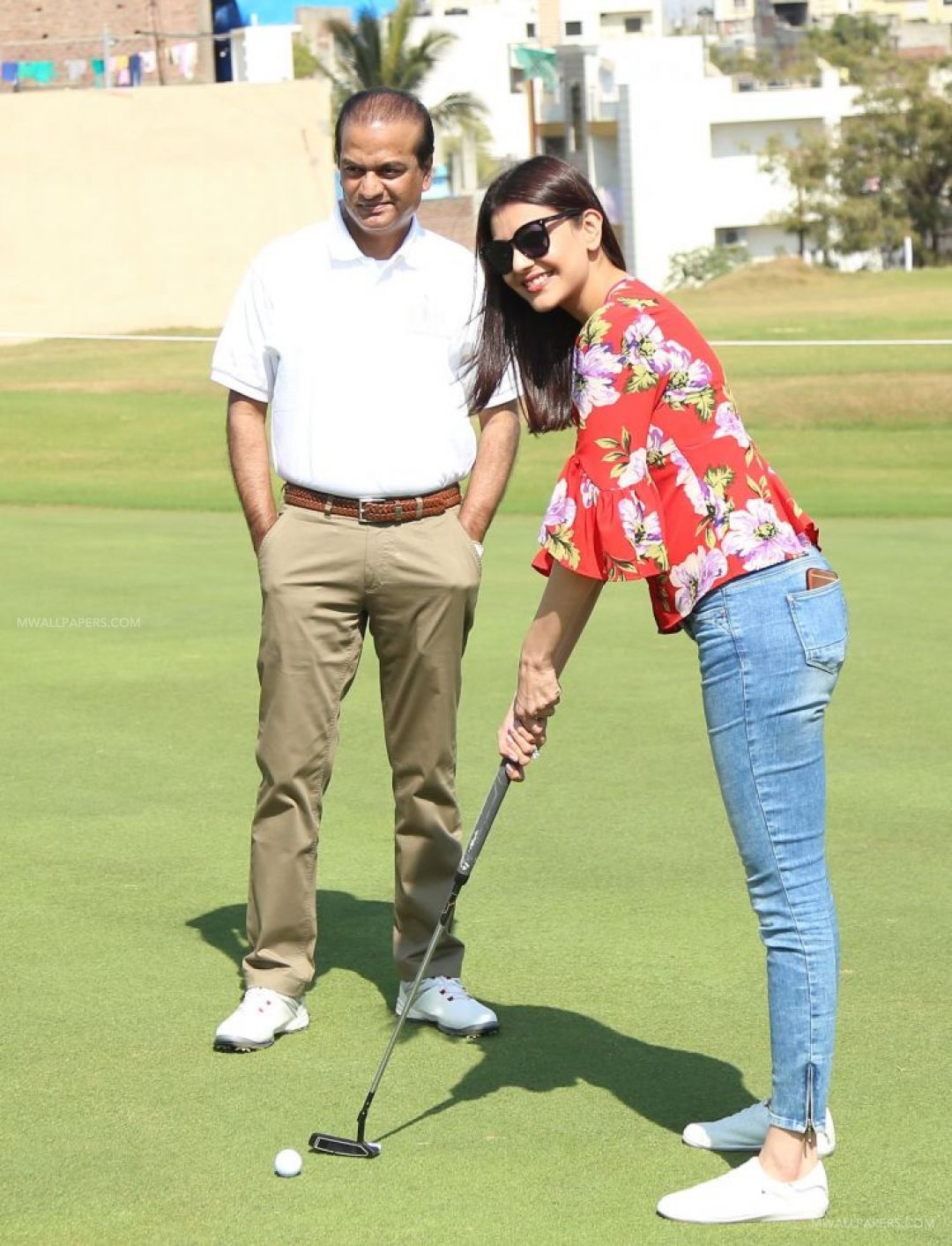 Kajal Agarwals Latest Cute Red Top Hd Photos Hd Wallpapers - Kajal Agarwal At Golf Court - HD Wallpaper 