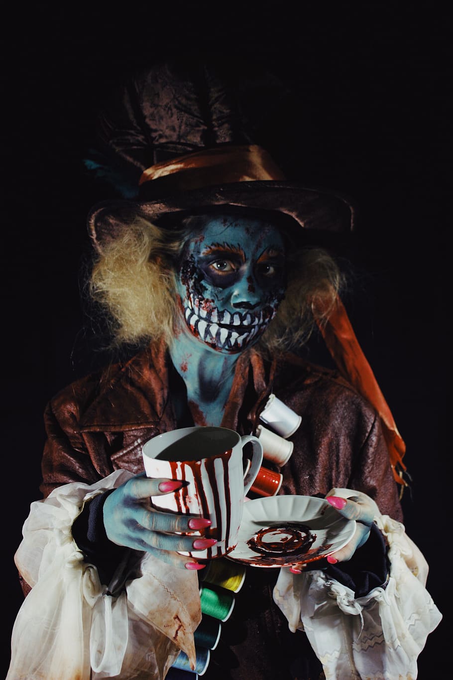 Canada, Saskatoon, Halloween Haunting Zombie Mad Hatter - Horror - HD Wallpaper 