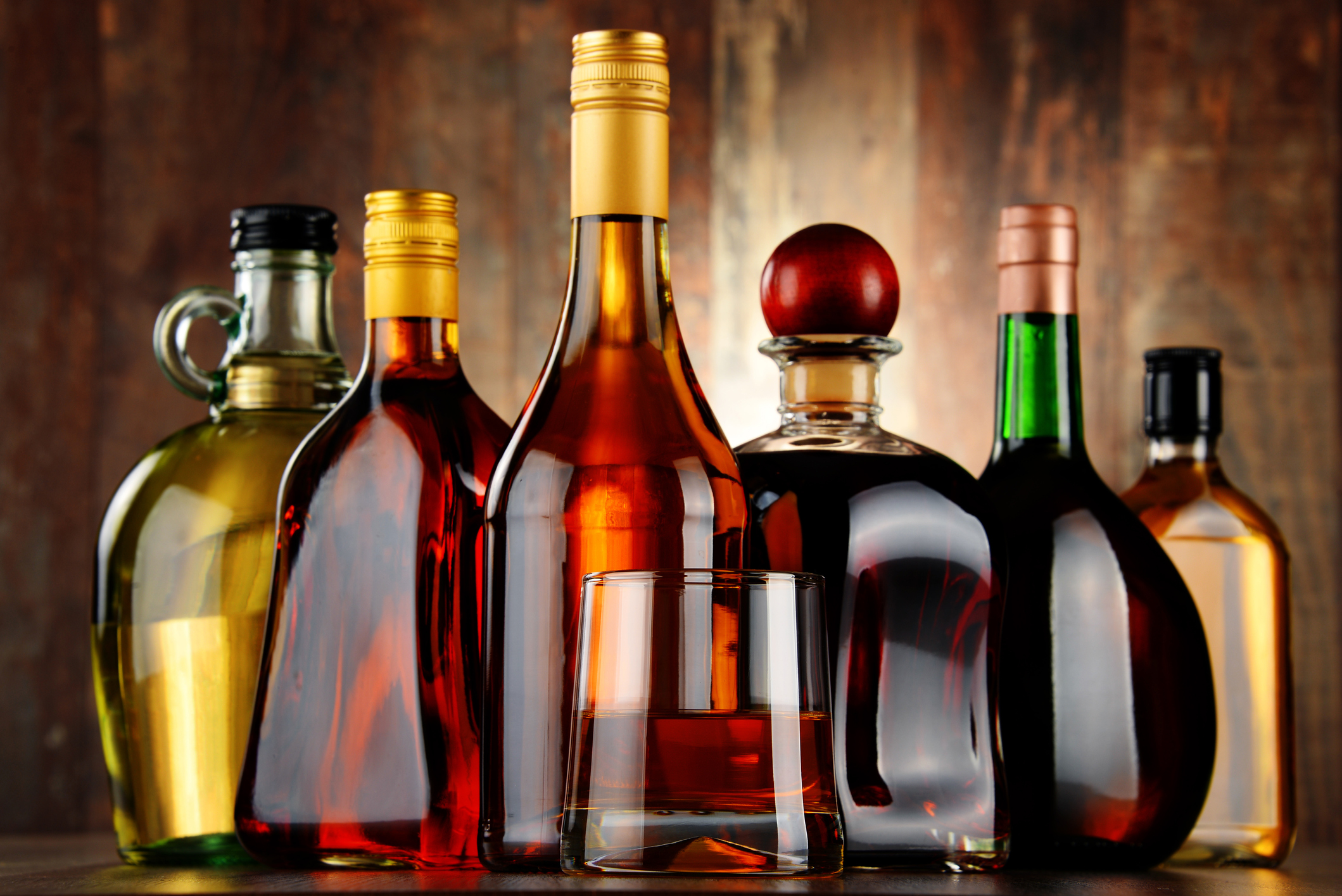 Bottles Fake Liquor - High Resolution Images Alcohol - HD Wallpaper 