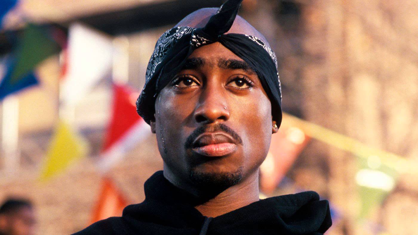 Hq 2pac Wallpapers - Tupac Wearing Black Bandana - HD Wallpaper 