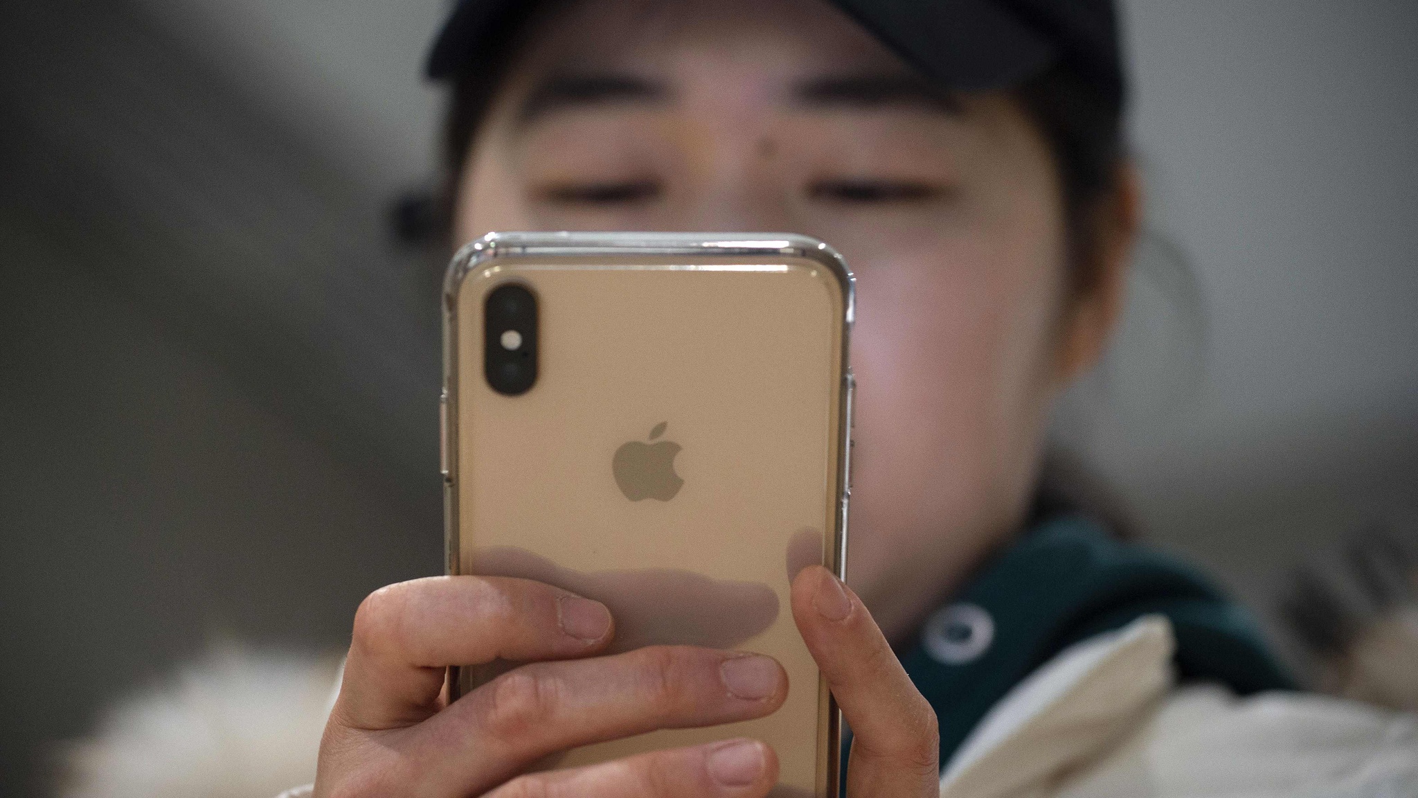 Iphone In China - HD Wallpaper 