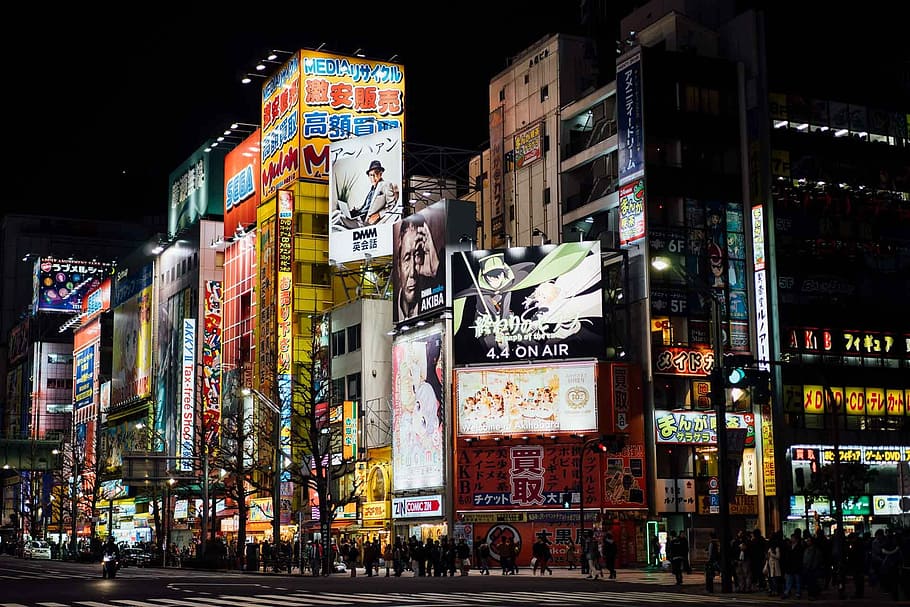 Group Of People In Timesquare, Akihabara, Tokyo, Night, - Que Es La Contaminacion Visual - HD Wallpaper 