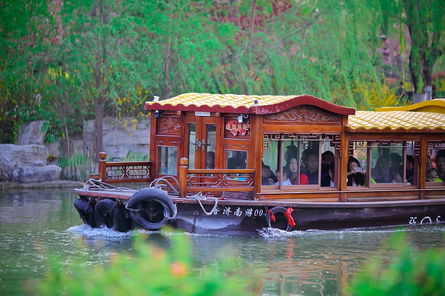 Daming Lake, Pleasure Boat, Shade, Water, Mode Of Transportation, - Boat - HD Wallpaper 