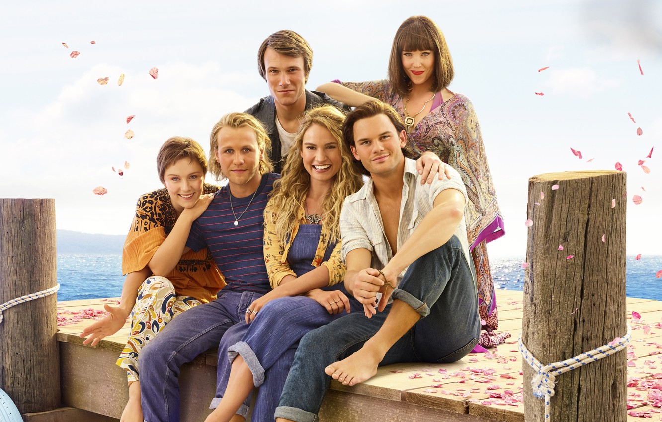 Photo Wallpaper Sea, Petals, Pierce, Poster, Characters, - Mamma Mia Here We Go Again Cast - HD Wallpaper 