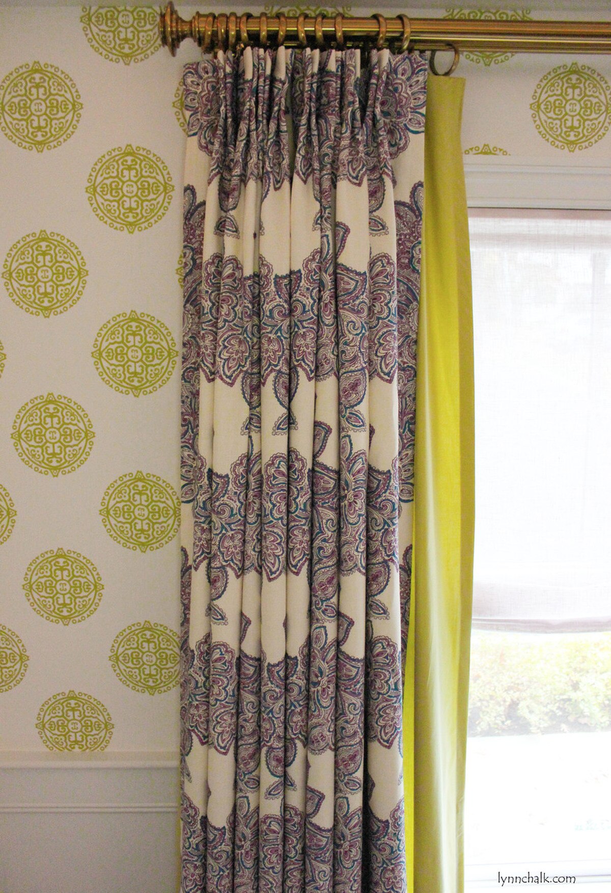 Drapes In Duralee Maris Currant 21076 - Window Covering - HD Wallpaper 