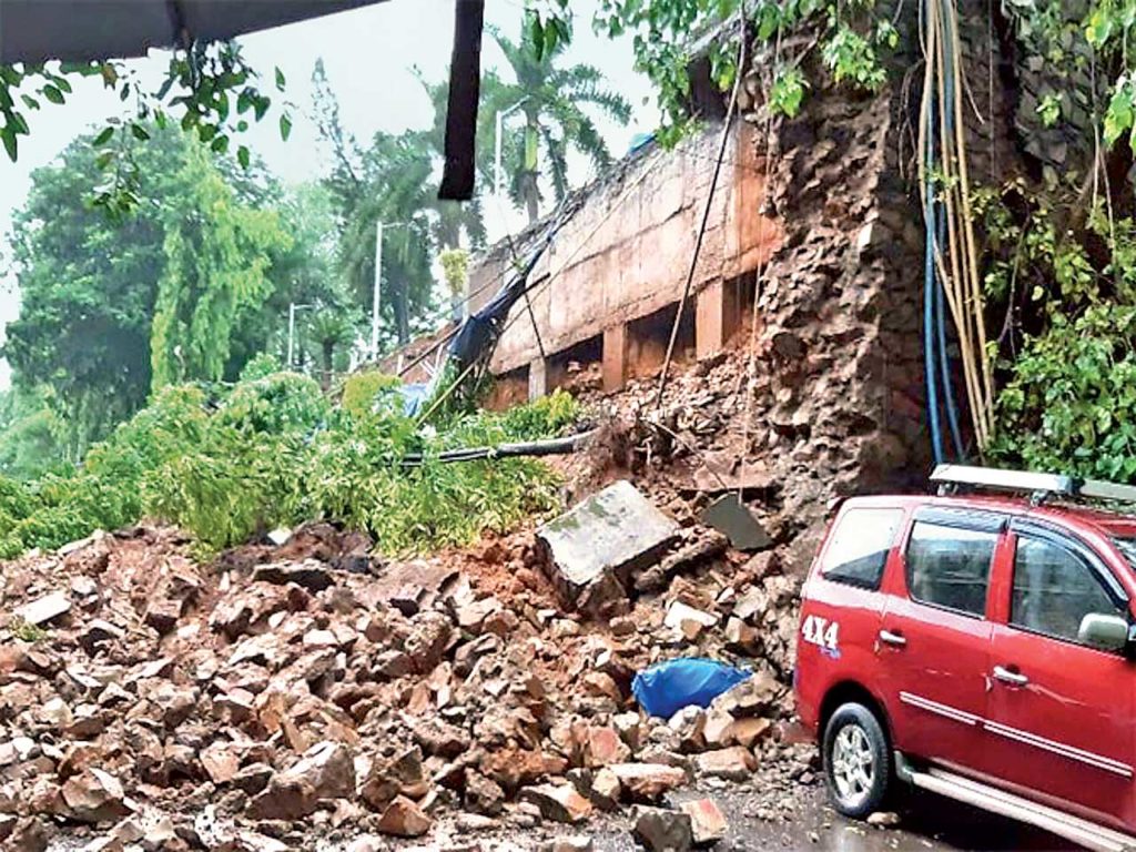 Andheri Paper Box Wall Collapse - HD Wallpaper 