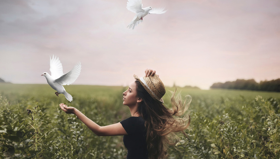 Pigeons, Girl, Freedom Desktop Background - Freedom Girl - HD Wallpaper 