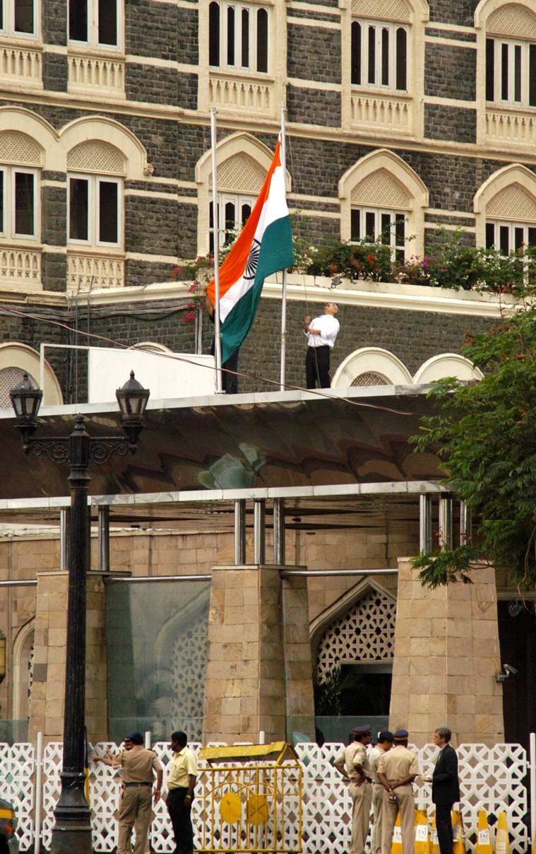 For The First Time Taj Mahal Hotel Hoist The Tricolour - Mumbai 26 11 India Flag - HD Wallpaper 