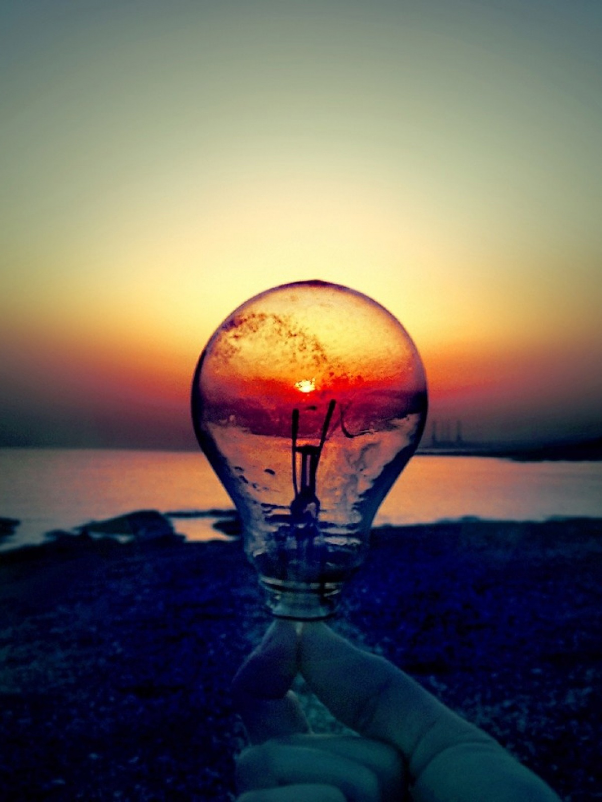 Light Bulb By The Beach - HD Wallpaper 