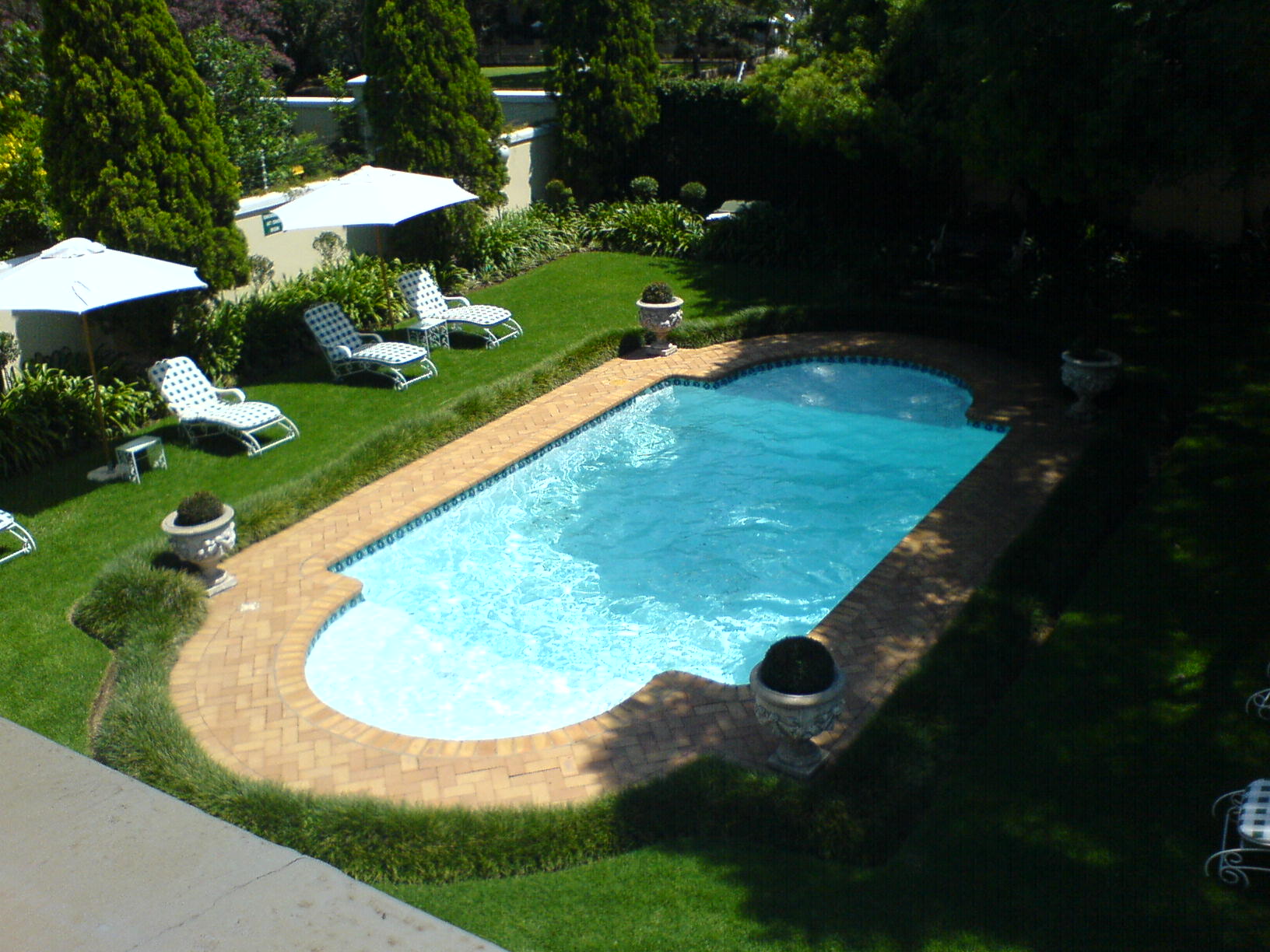 Rozenhof Guest House, Pretoria - Swimming Pool - HD Wallpaper 