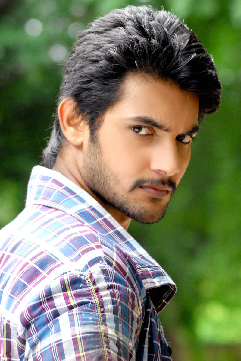 Telugu Actors Hd Wallpapers Group - Telugu Hero Aadi Ka - HD Wallpaper 