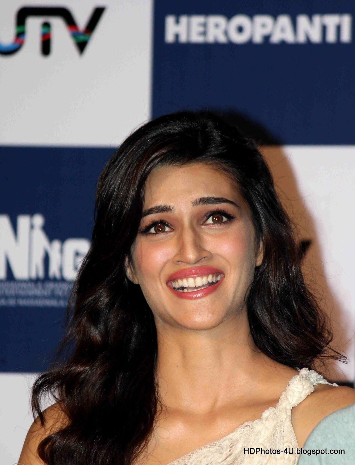 Kriti Sanon Launch Heropanti Trailer - HD Wallpaper 