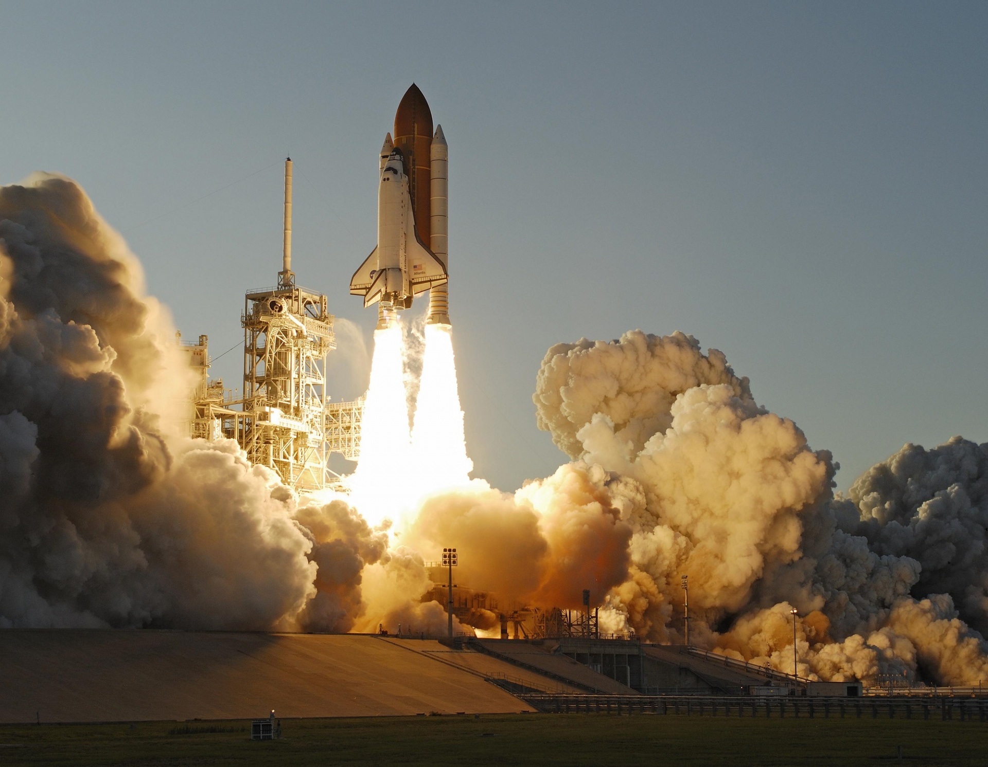 Atlantis space shuttle Launch Public domain Free Photo - Nigeria Invention - HD Wallpaper 