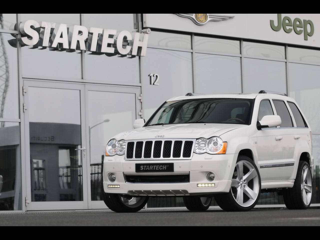 2010 Jeep Grand Cherokee Srt White - HD Wallpaper 