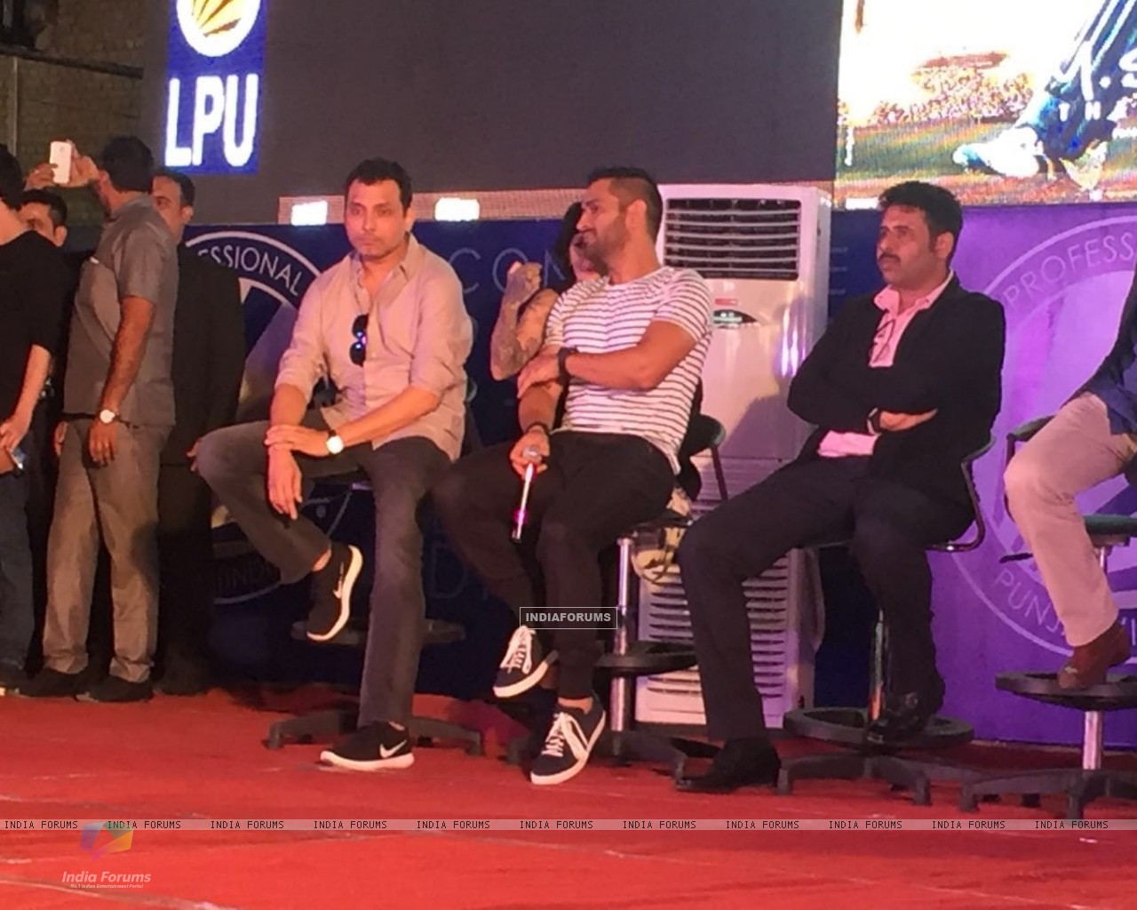 Red Carpet - HD Wallpaper 