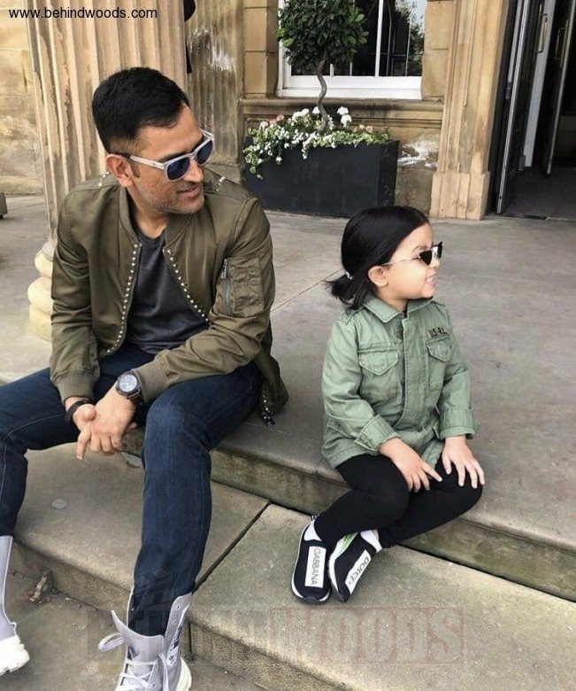 Ms Dhoni Mahendra Singh Dhoni - Ziva Dhoni Dolce And Gabbana - HD Wallpaper 