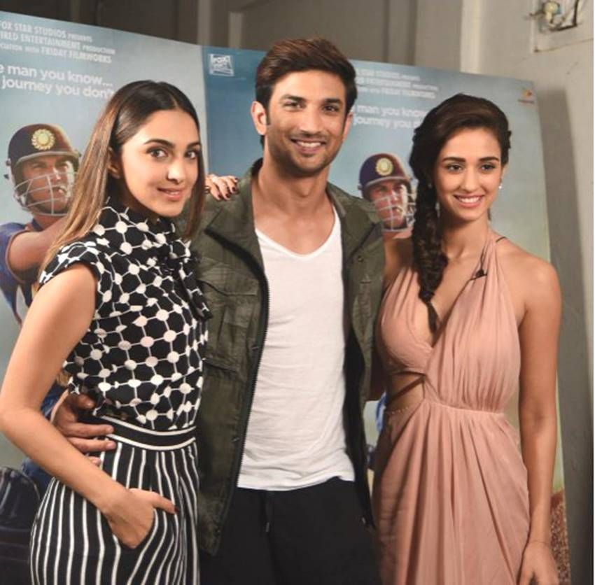 Sushant Singh Rajput Kiara Advani - HD Wallpaper 