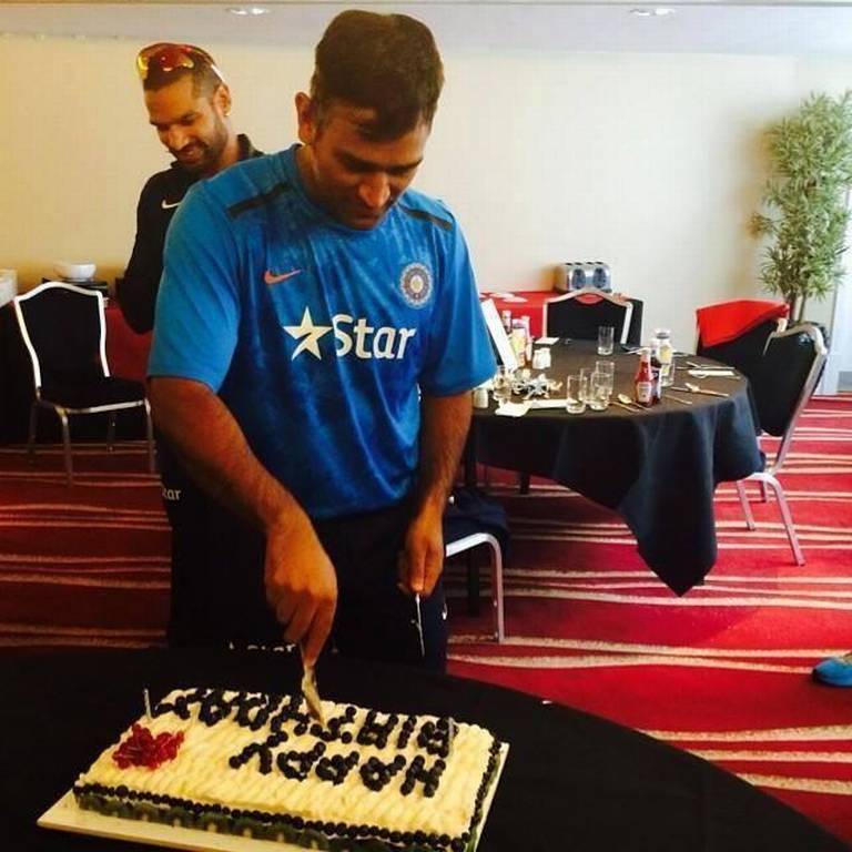 Mahendra Singh Dhoni Birthday - HD Wallpaper 