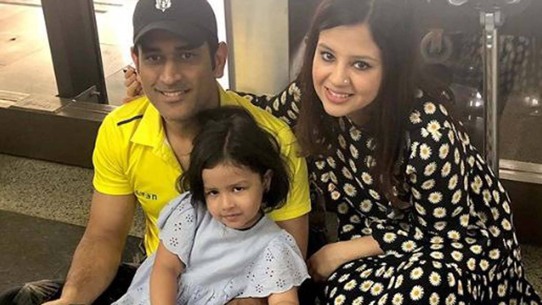 Sakshi Ms Dhoni - HD Wallpaper 