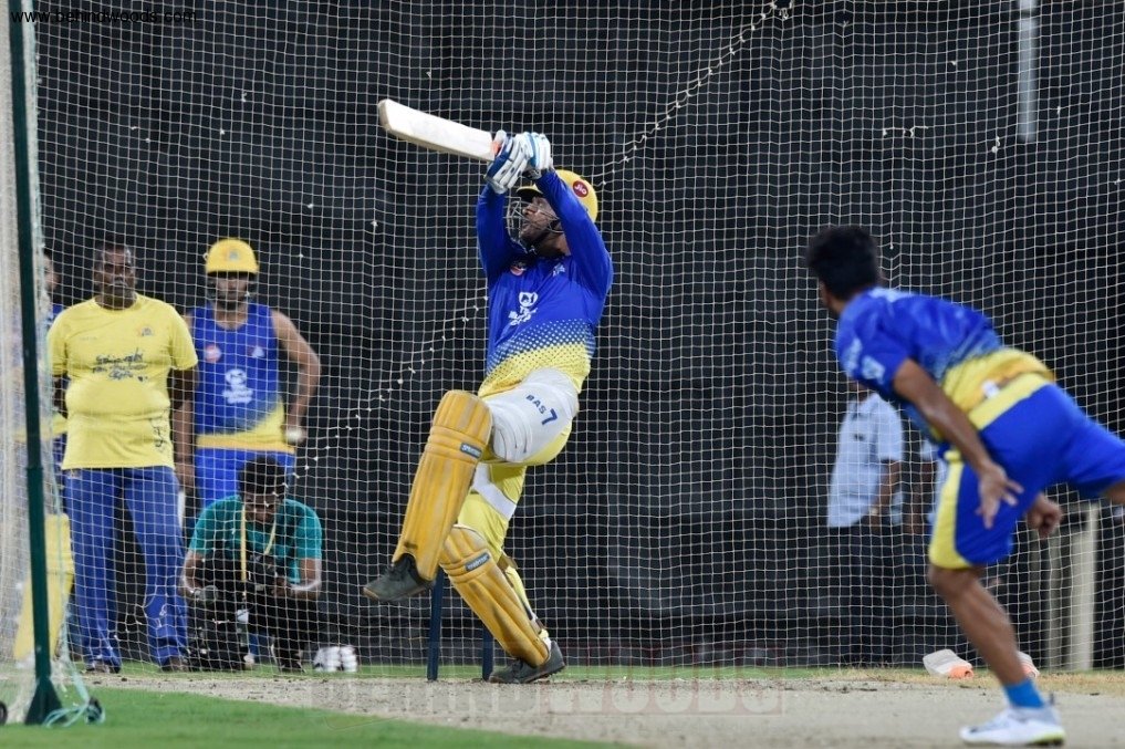 Ms Dhoni Mahendra Singh Dhoni - College Softball - HD Wallpaper 