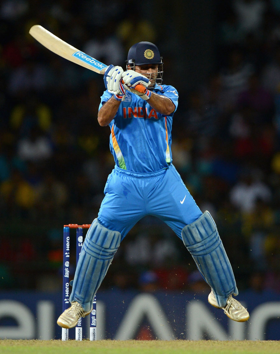 Friend Santosh Ms Dhoni - HD Wallpaper 
