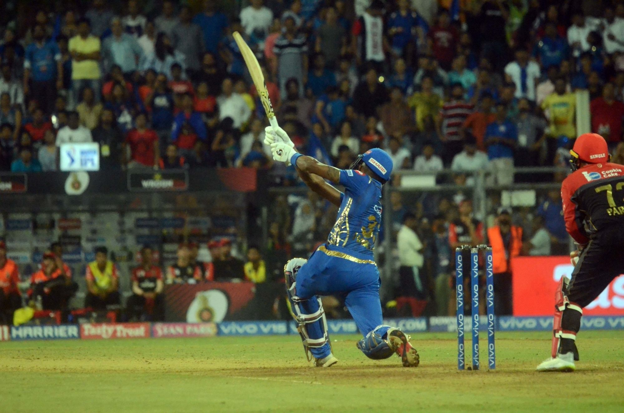 Kick Up A Soccer Ball - HD Wallpaper 