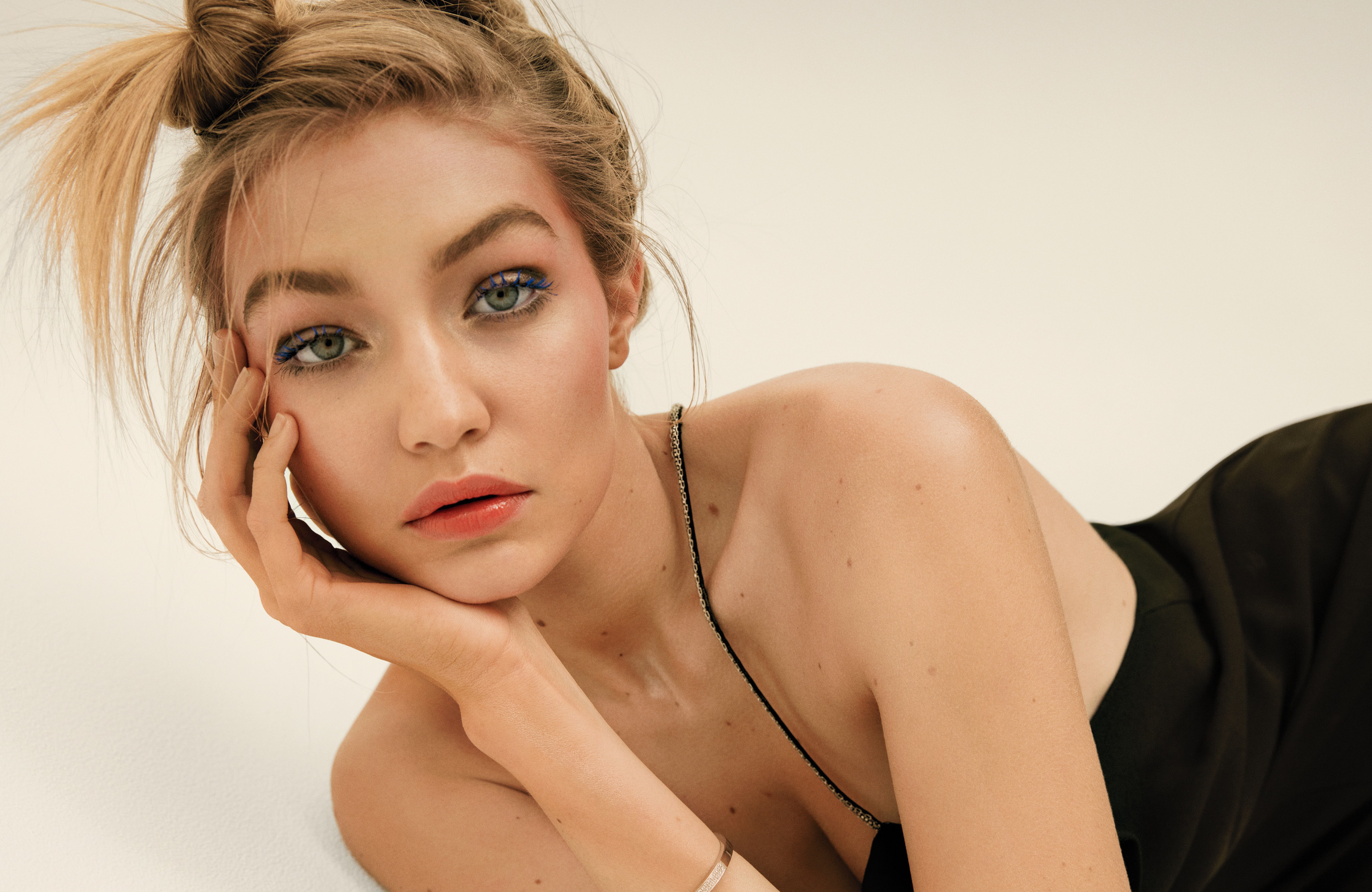 High Resolution Gigi Hadid Hd Wallpaper Id - Gigi Hadid Porn - HD Wallpaper 