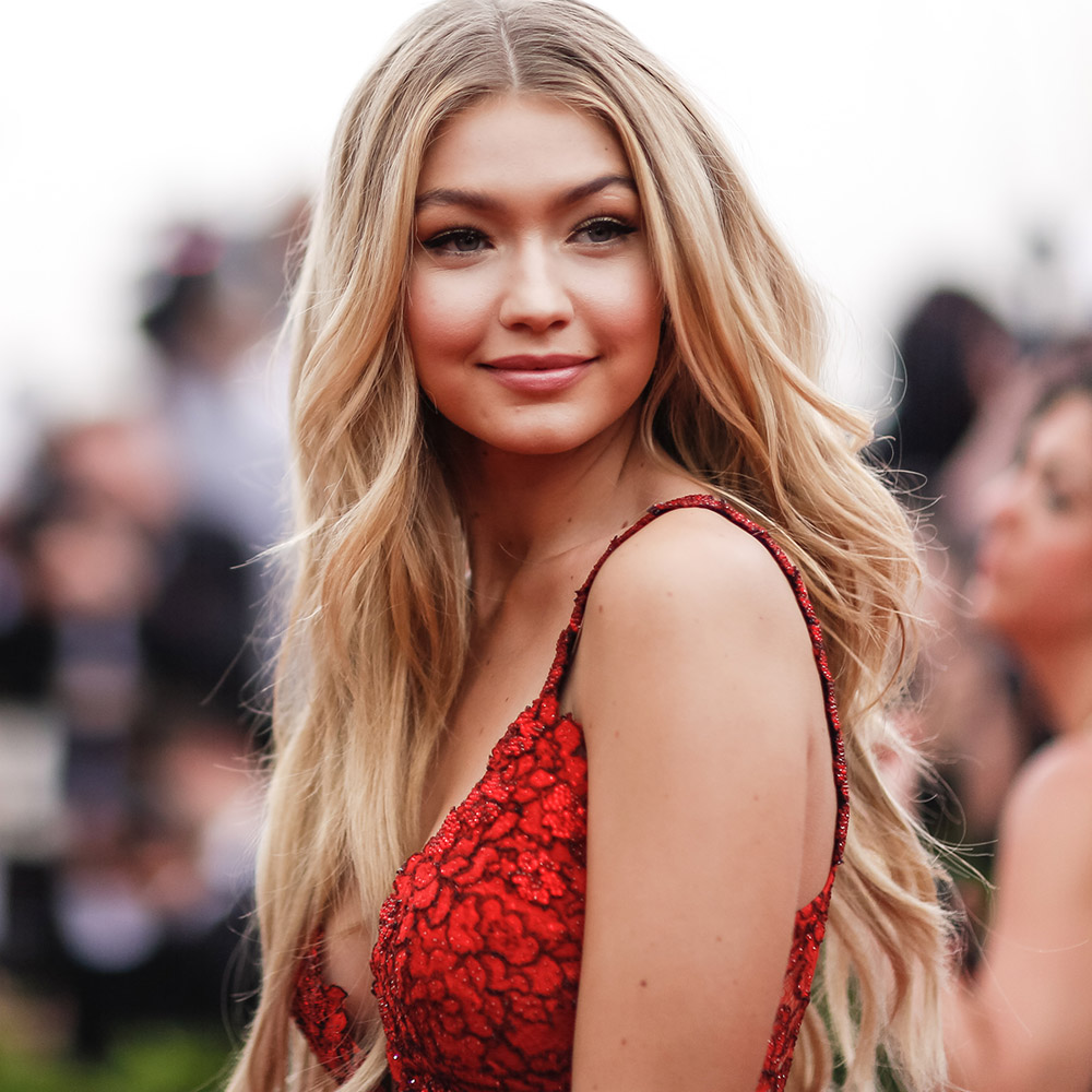 Gigi Hadid Thumb - Gigi Hadid Long Hair - HD Wallpaper 
