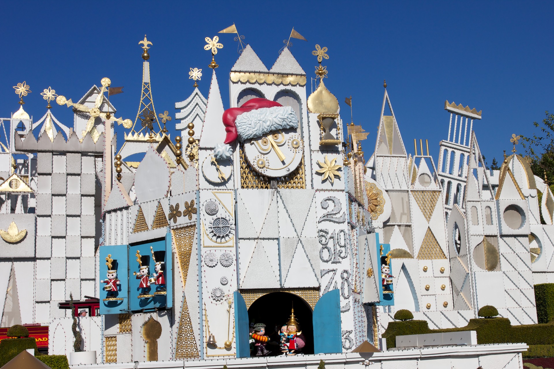 It's A Small World Castle Disneyland - HD Wallpaper 