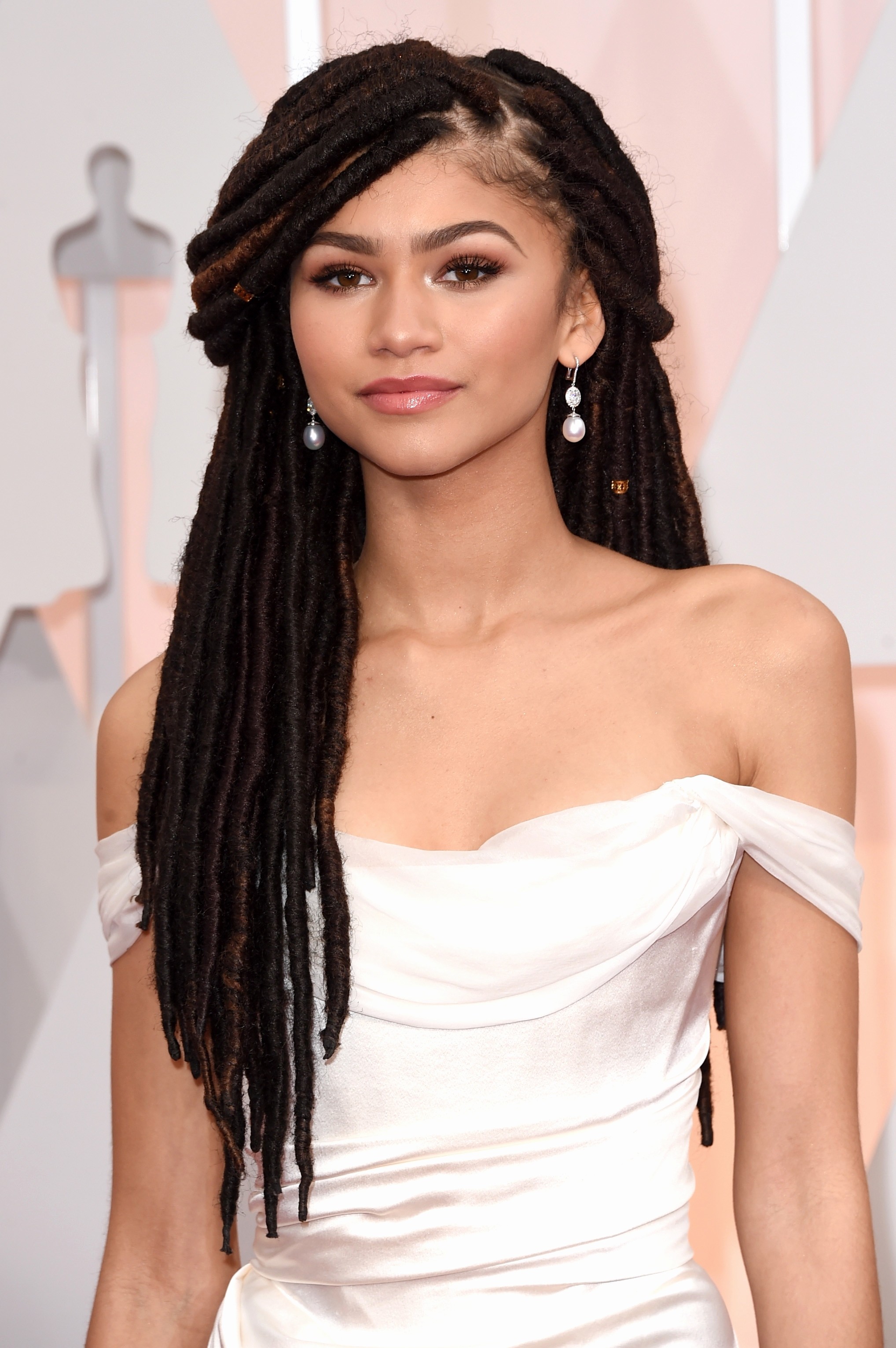 Elegant Zendaya Wallpaper 
 Data Src Download Free - Zendaya Dreads - HD Wallpaper 